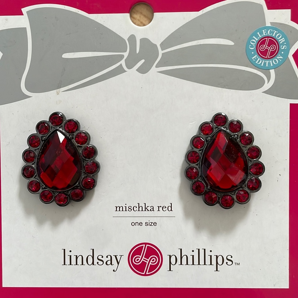 Lindsay Phillips Snaps